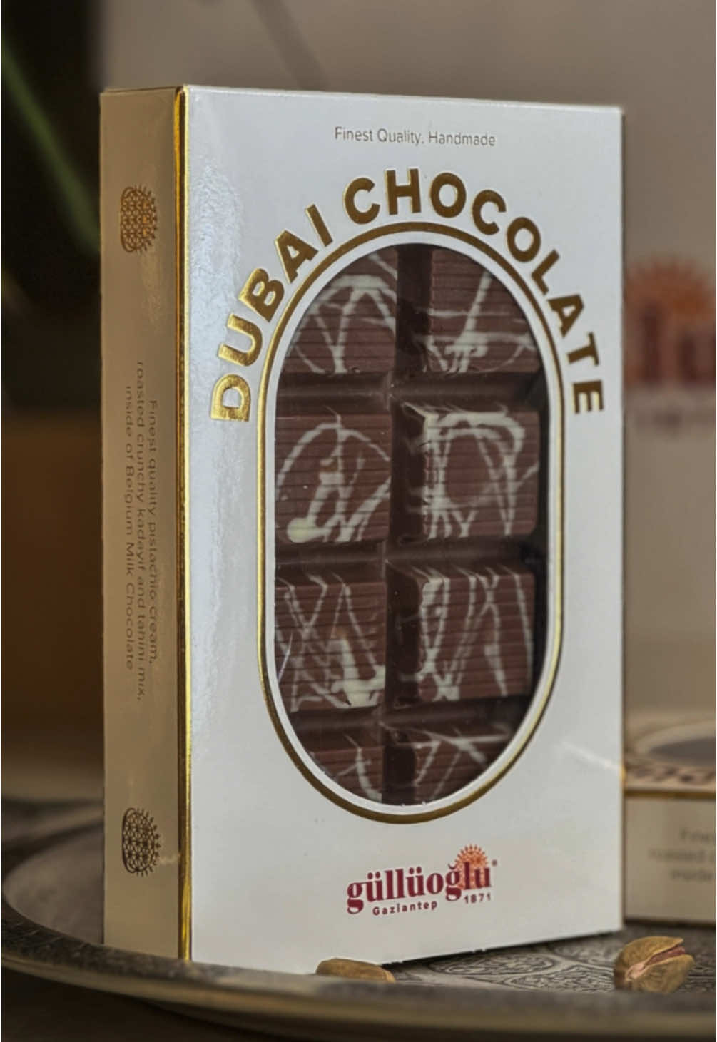 🔸Gaziantep Güllüoğlu kalitesiyle: Dubai Çikolatası! 🍫 🔸Antep Fıstığının yoğun lezzeti, Belçika Çikolatasının kadifemsi dokusu ve Dubai Kadayıfının çıtırıyla, Gaziantep Güllüoğlu ustalığının eşsiz birleşimi! 💚 🔸Tamamen organik malzemelerle, el yapımı üretilen bu başyapıt, sizi her lokmada benzersiz bir lezzet yolculuğuna çıkaracak. 🌍Dünyanın her yerine hızlı kargo ile sipariş verin, bu eşsiz lezzet hemen kapınıza gelsin! Şimdi deneyin 👉 gulluoglushop.com #gulluoglushop #güllüoğlu #gulluoglu #gaziantep #baklava #fıstık #pistachio #türkiye #turkey #turkish #delight #gift #hediye #recipes #dessert #tatlı #yöresel #local #localbusiness #dubaichocolate #chocolate 