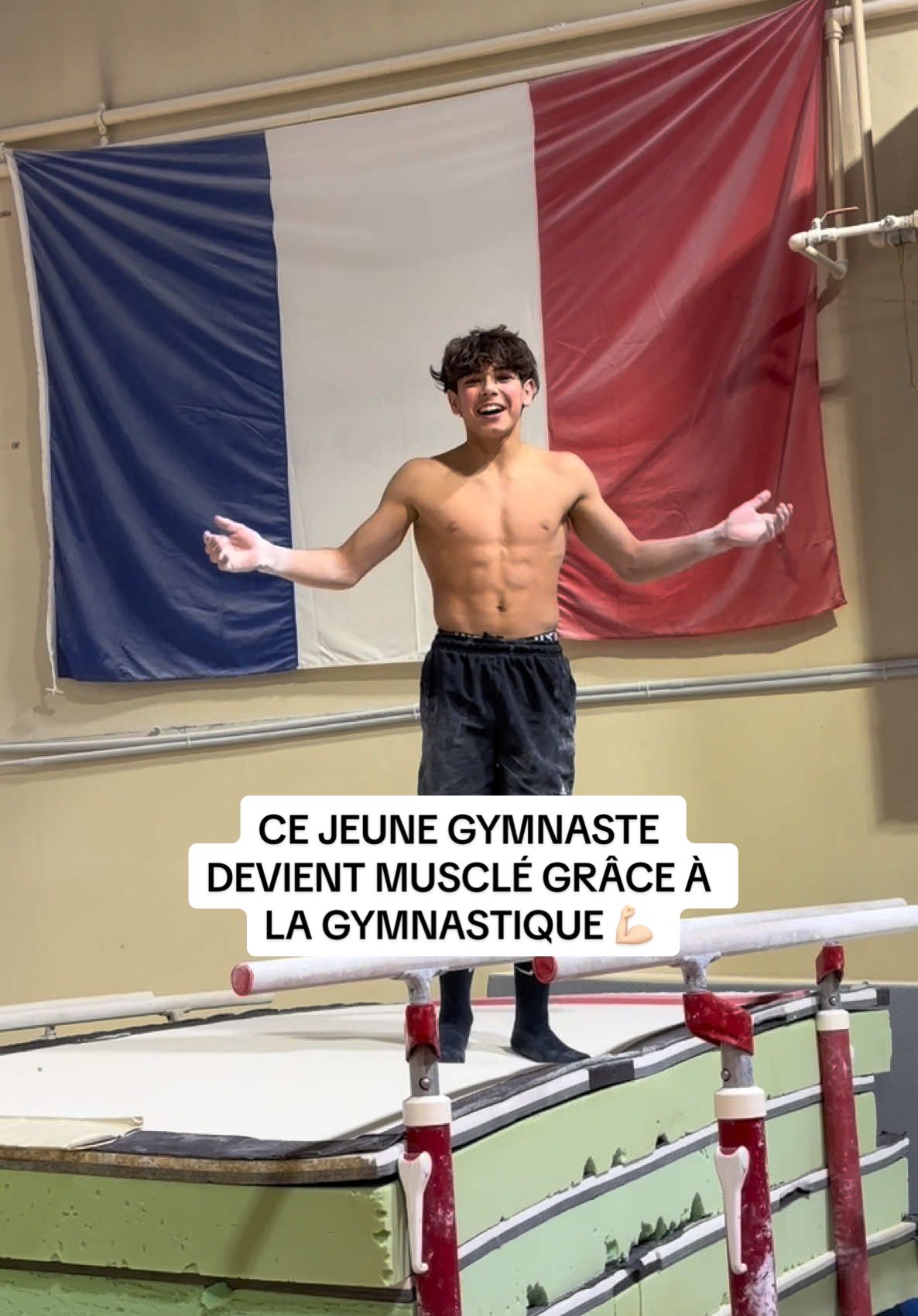 Ce jeune gymnaste devient musclé grâce à la gymnastique 💪🏻 @mael.atamna #gymnastique #gymnasts #GymTok #gymnastik 