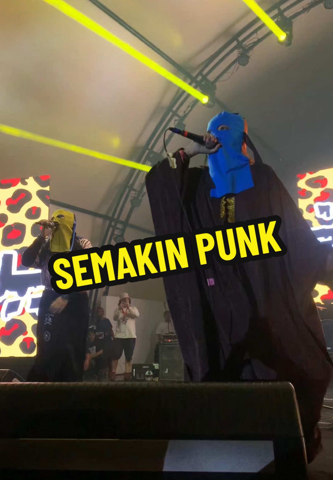 Semakin Tua Semakin PUNK !!! Sebuah kebanggaan bisa satu panggung sama idola sendiri Thanks God For Music🫶🏻 #punk #music #semakintuasemakinpunk #1312 