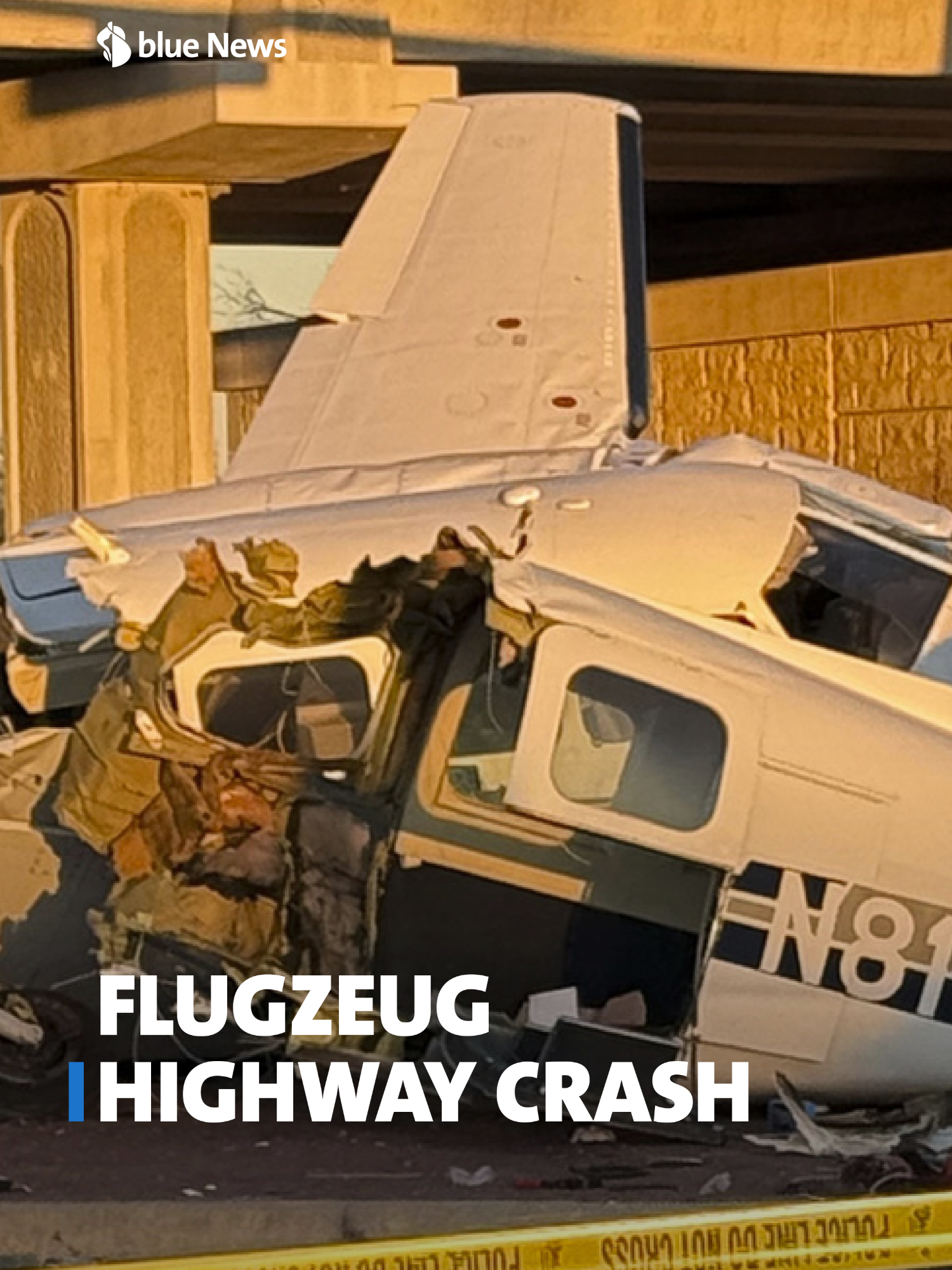 Ein Kleinflugzeug ist im US-Staat New York abgestürzt und auf eine Autobahn gekracht. Eine von zwei Personen an Bord der Maschine sei ums Leben gekommen, die andere verletzt worden, teilten die Behörden mit. #flugzeug #newyork #autobahn #absturz #BlueNews