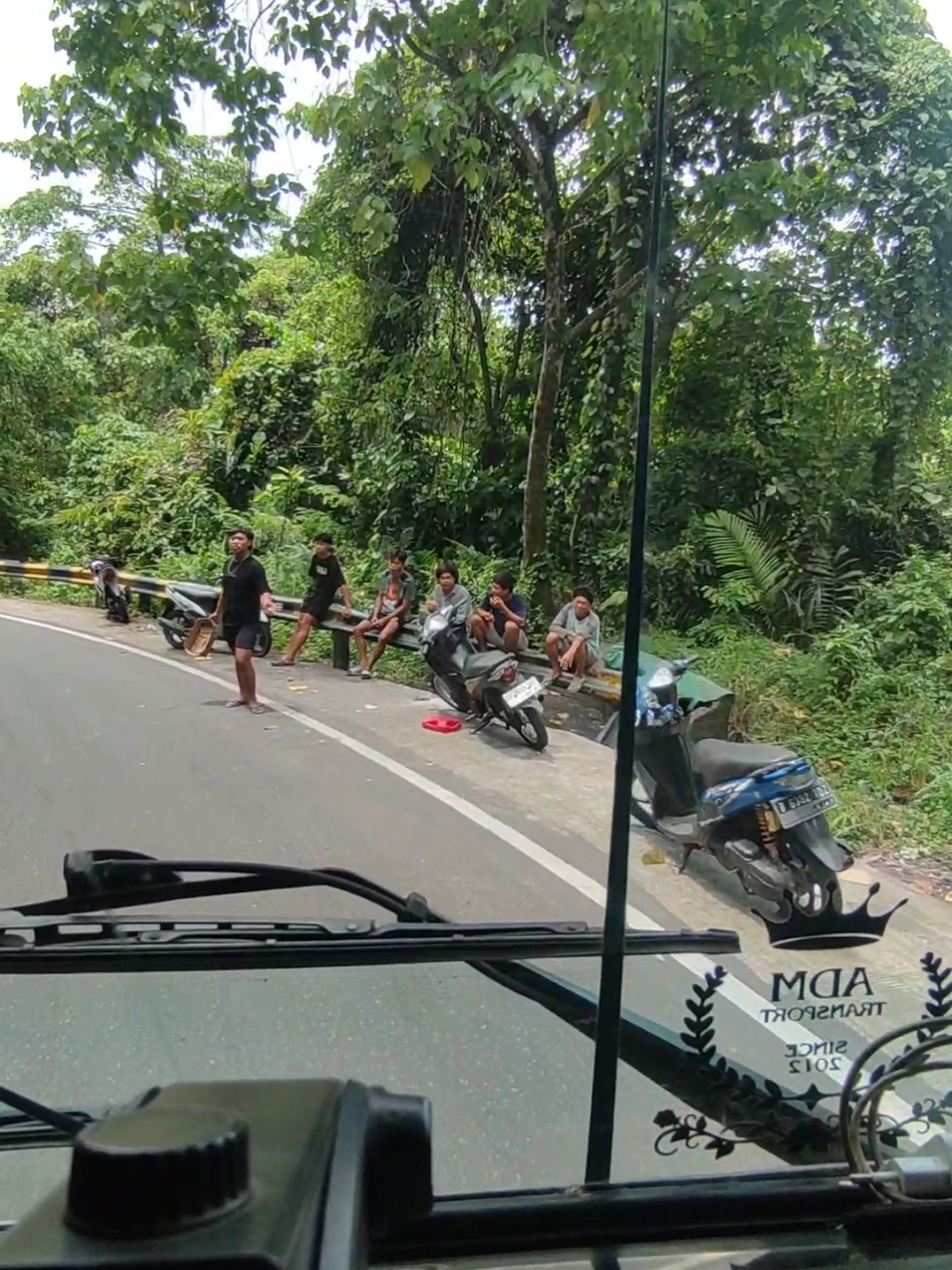 Hati hati dalam berkendara, utamakan keselamatan dan BerDO'A #tebingbatulintasbaratbengkulu 