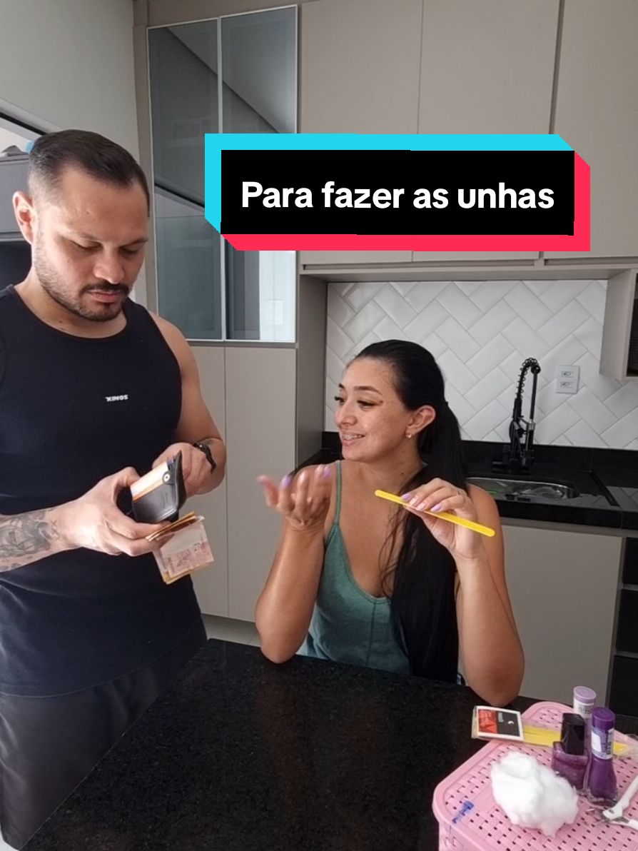 Gosto dela com as unhas bem feitas kkkk #esposa #casaltiktok #casal #casalcomedia #unhas #fyp #explore #explorar #manicure #comedia #comediahumor 