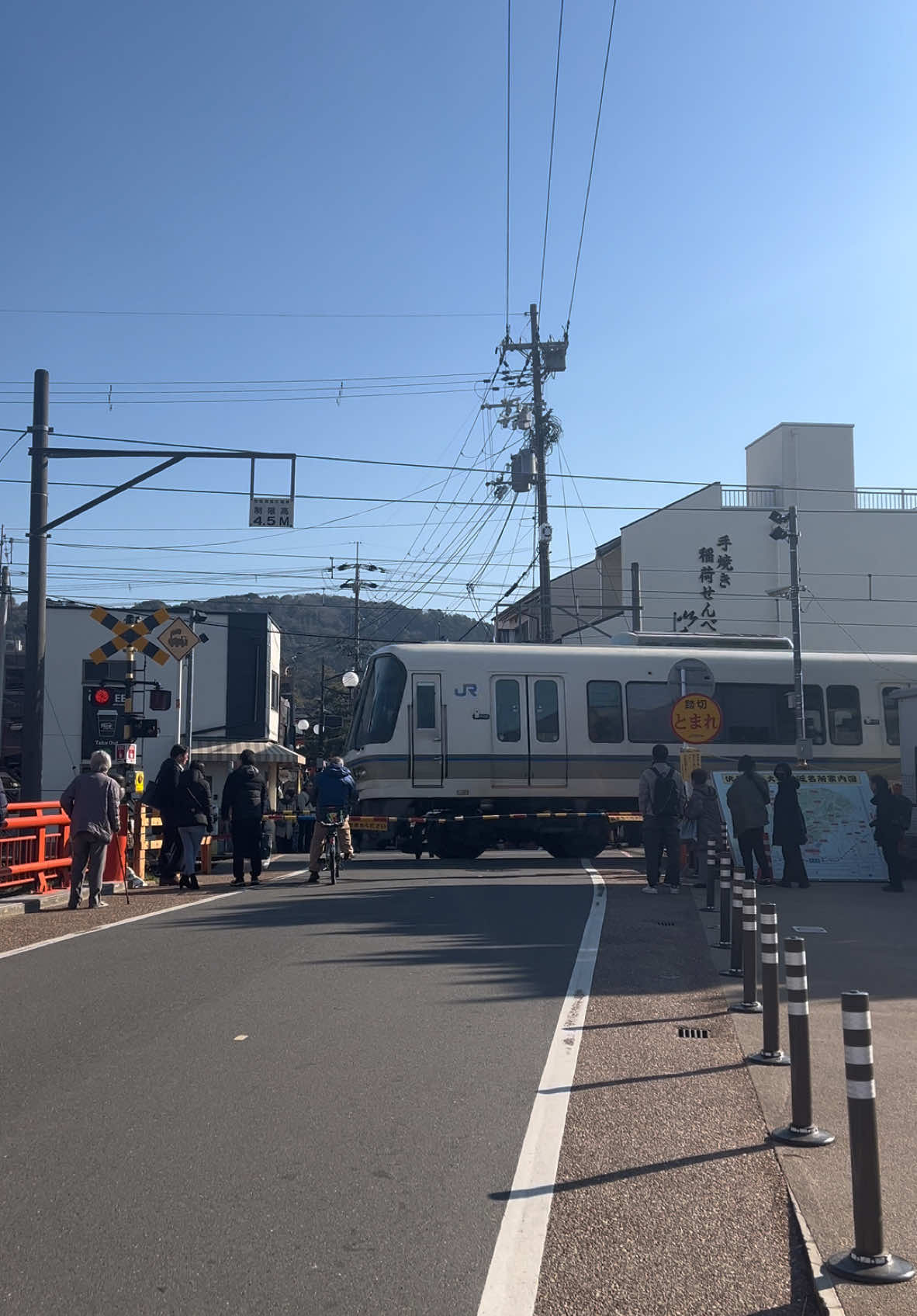 trains in 🇯🇵 #japan #japantravel #travel #traveltiktok #japantrip #tokyo #osaka #kyoto #hokkaido #sapporo #okinawa #naha #sgtravel #fyp #trending 