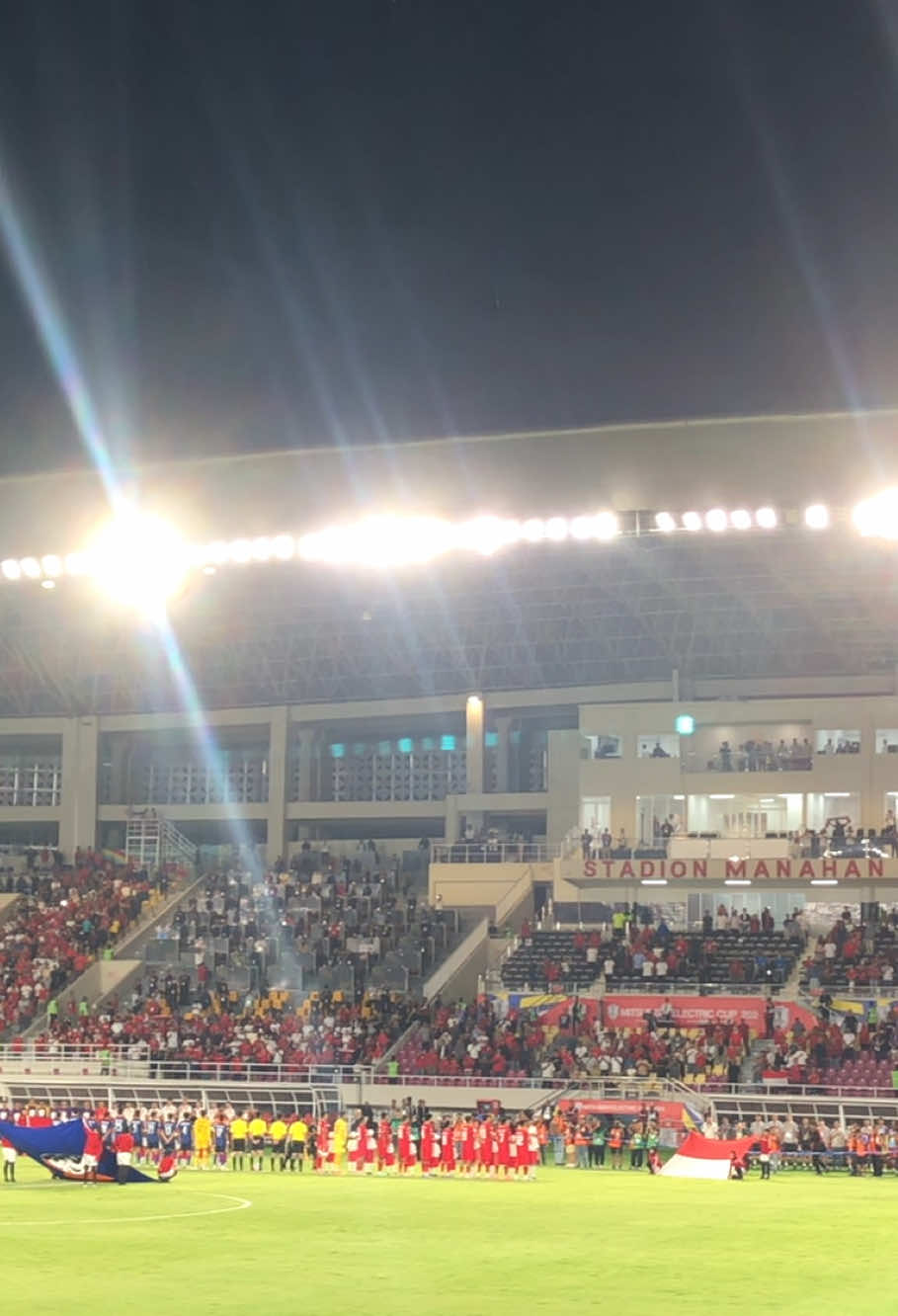 stadion manahan bergetar🔥🇮🇩 #timnasindonesia🇮🇩 #timnas #fyp #fypage #indovslaos 