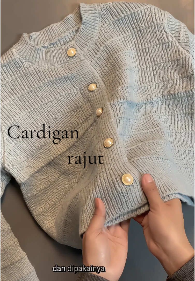 Cardigannya cute parahh, warnanya tuh pastel gitu , modelnya crop. Kalian bakalan suka ini sihhh#ajwshop#cardigankorea#cardigancrop#cardiganrajut#koreanstyle#ootdcardigan#outfitinspo