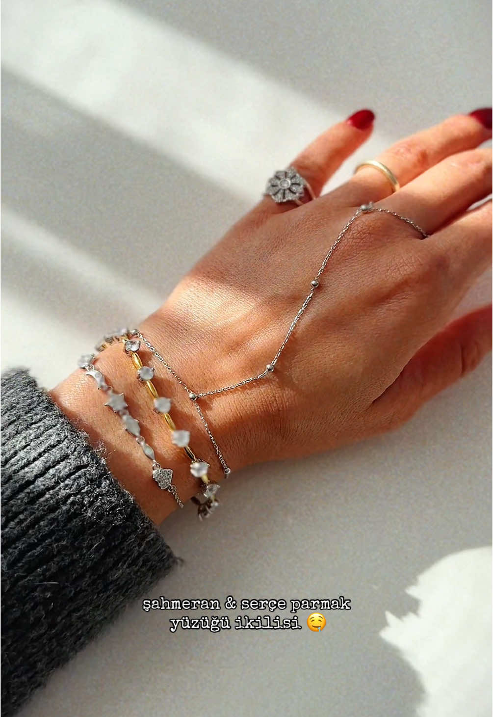 Şahmeran & serçe parmak yüzüğü ikilisi 🤤 / yessyoutoo.com / . . . #şahmeran #şahmaran #bileklik #braceler #serçeparmak #serçeyüzük #yüzük #ring #jewelry #bracelettutorial #takı #CapCut 