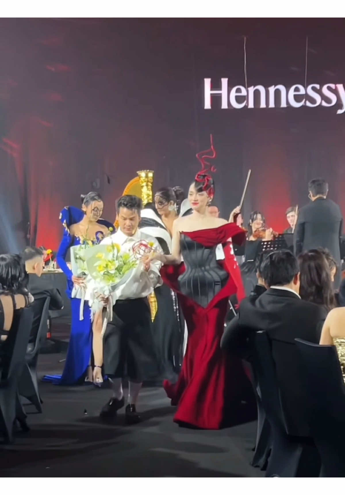 Hoa Hậu Hương Giang diễn vedette cho fashion show “Go Toward The Newness” từ thương hiệu Hennessy,  BST của Loube Designer 🔥 #huonggiang #hoahauhuonggiang #hennessy #loubedesigner #fashionshow #catwalk #vedette 