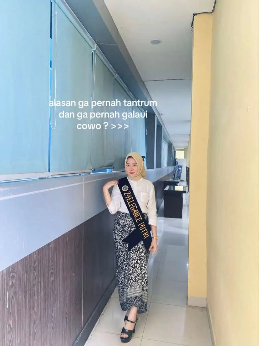 Karena, perempuan yang tenang, akan selalu menang. Jadilah bagiannya. Pria yang tepat akan melihatmu sebagai bunga yg indah dibalik sisi tenangmu😍 #independentwoman 