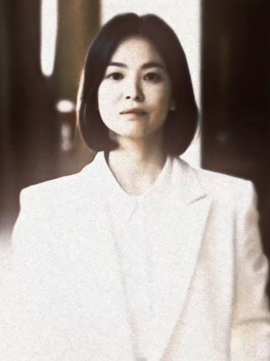 who is she? #theglory #dongeun #moondongeun #songhyekyo #kdrama #edit #dontletthisflop #fyp #fypシ #fyy 