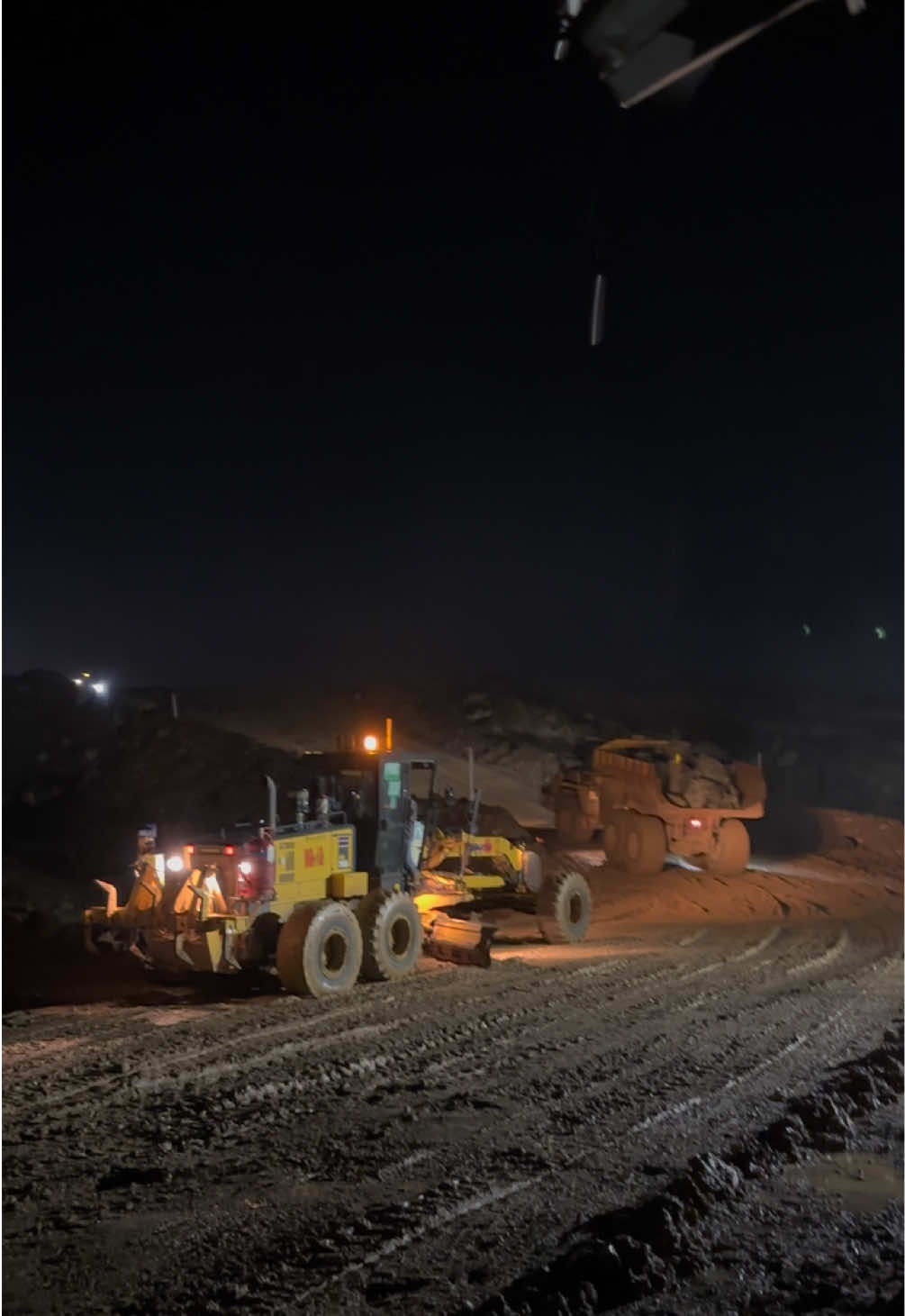 Shift malam+hujan #wedabaynikel🇲🇨 #wedabaynikel🇲🇨🎌 #wedabaynikel🇲🇨🎌halteng #presisimining #pppresisiwedabaynikel #pppresisitbk #torangiwip🔥 #malukupride🏝🔥 