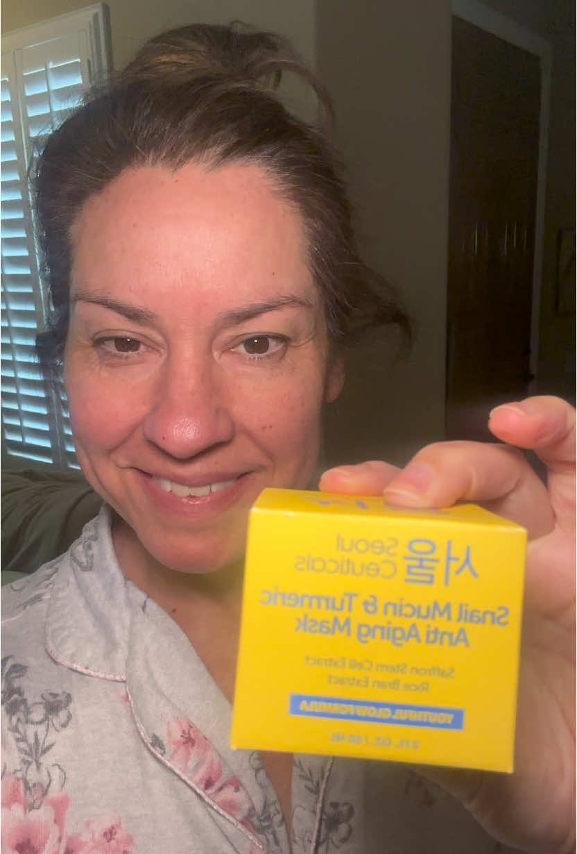 I’ve added a wash off mask from @Seoul Ceuticals to my skincare routine and love the results! 🧖🏼‍♀️  #skincare #antiagingskincare #turmericskincare #giftsforher 