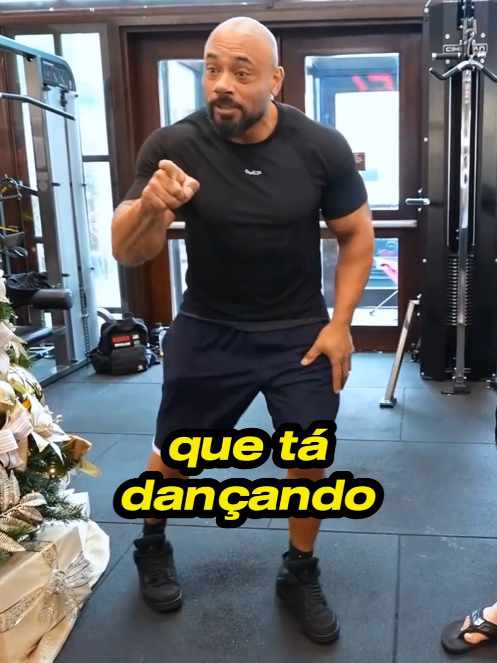 Cariani e Balestrin dançando 😅💃 #humor #renatocariani #juliobalestrin #danca 