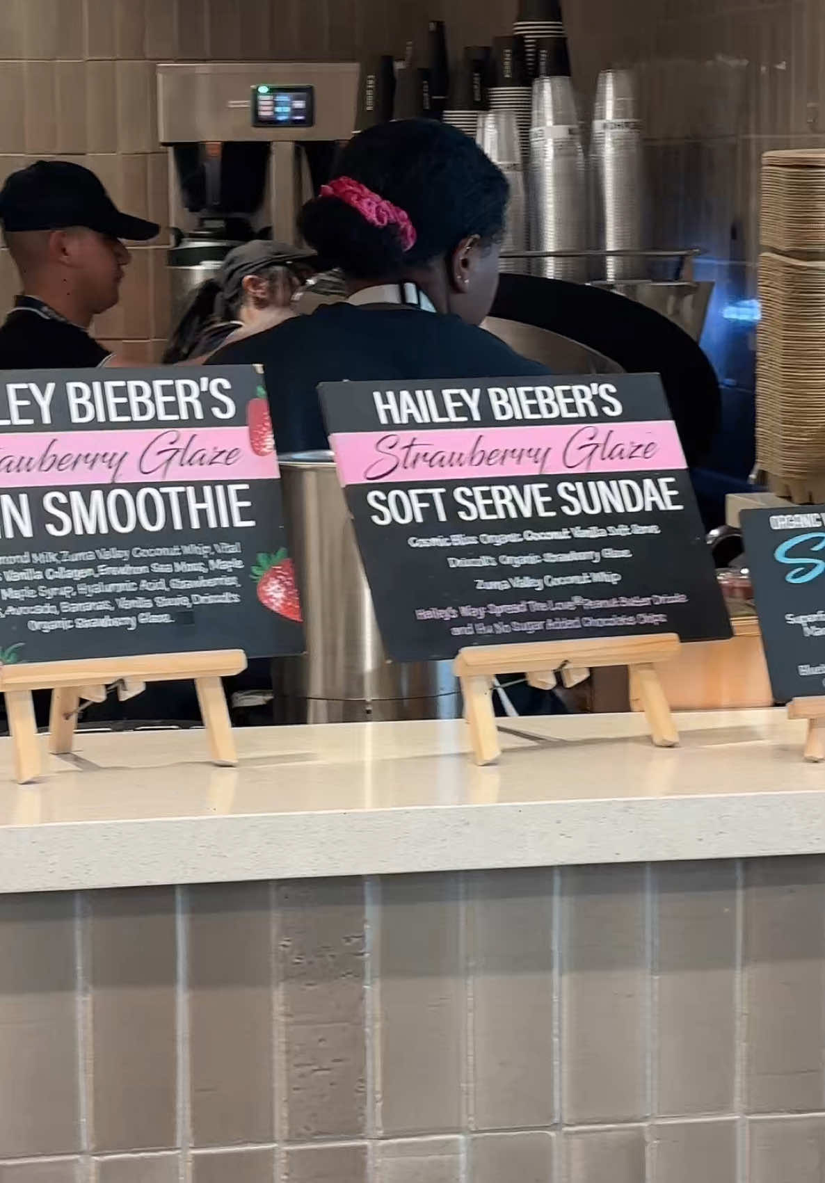 Trying the viral erwhon hailey bieber smoothieeee #fyp #erwhon #haileybiebersmoothie 