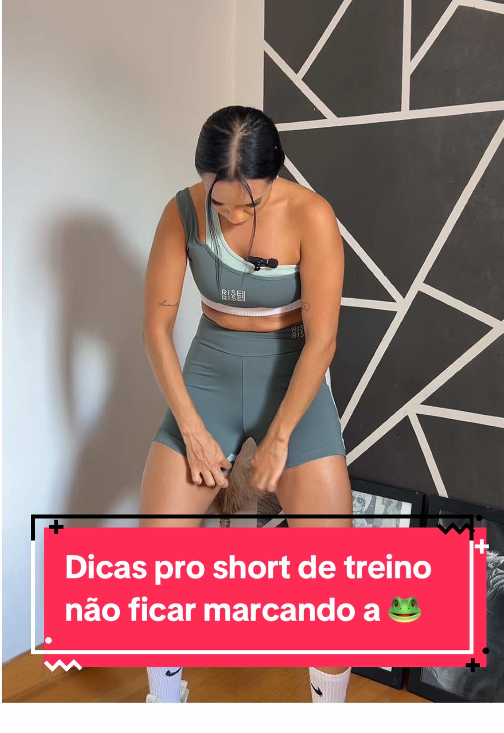 Mulher, muitas de vocês me perguntam o que eu faço para evitar que meus shorts de treino fiquem marcando, então taí 3 dicas infalíveis!  . ##dicadetreino #Fitness #lookdetreino 