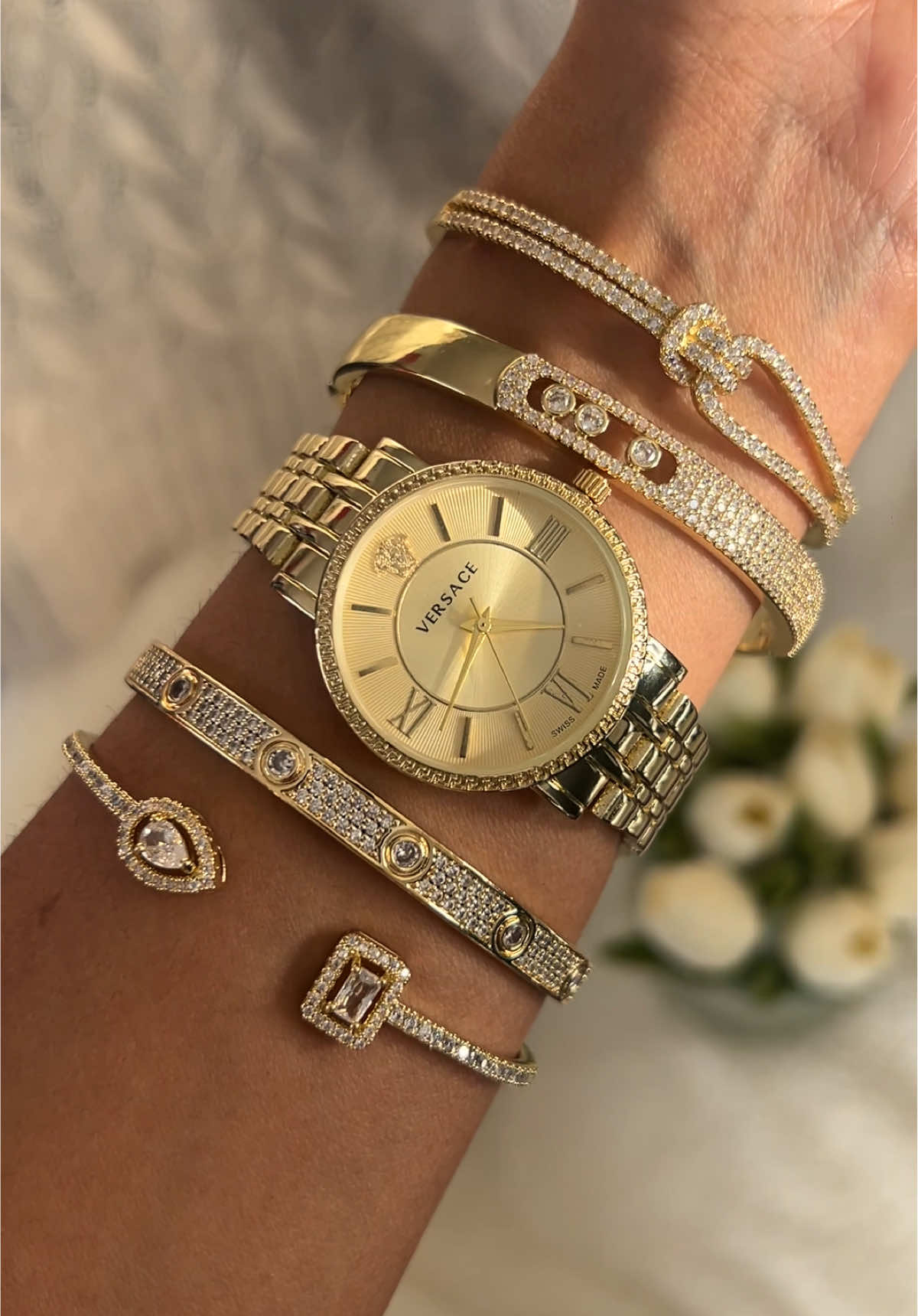 The perfect bracelet and watch combo… shine brighter than the sun ✨ #jewelry #luxurywatches #braceletstacks #luxuryjewelry #jewelrybusiness #jewelryaesthetic #jewellery #bracelet #bangles #smallbussiness #oldmoneyjewelry 