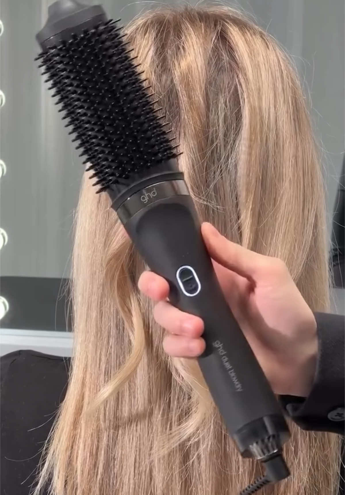 Salon worthy blow dries from the comfort of your own home 🙌 Here are 3 styling techniques using the NEW ghd duet blowdry. Which one is your fav? 👇 #ghd #goodhairday #ghdduetblowdry #ghdhair #blowdry #hairtools #hairhowto #blowdrybrush