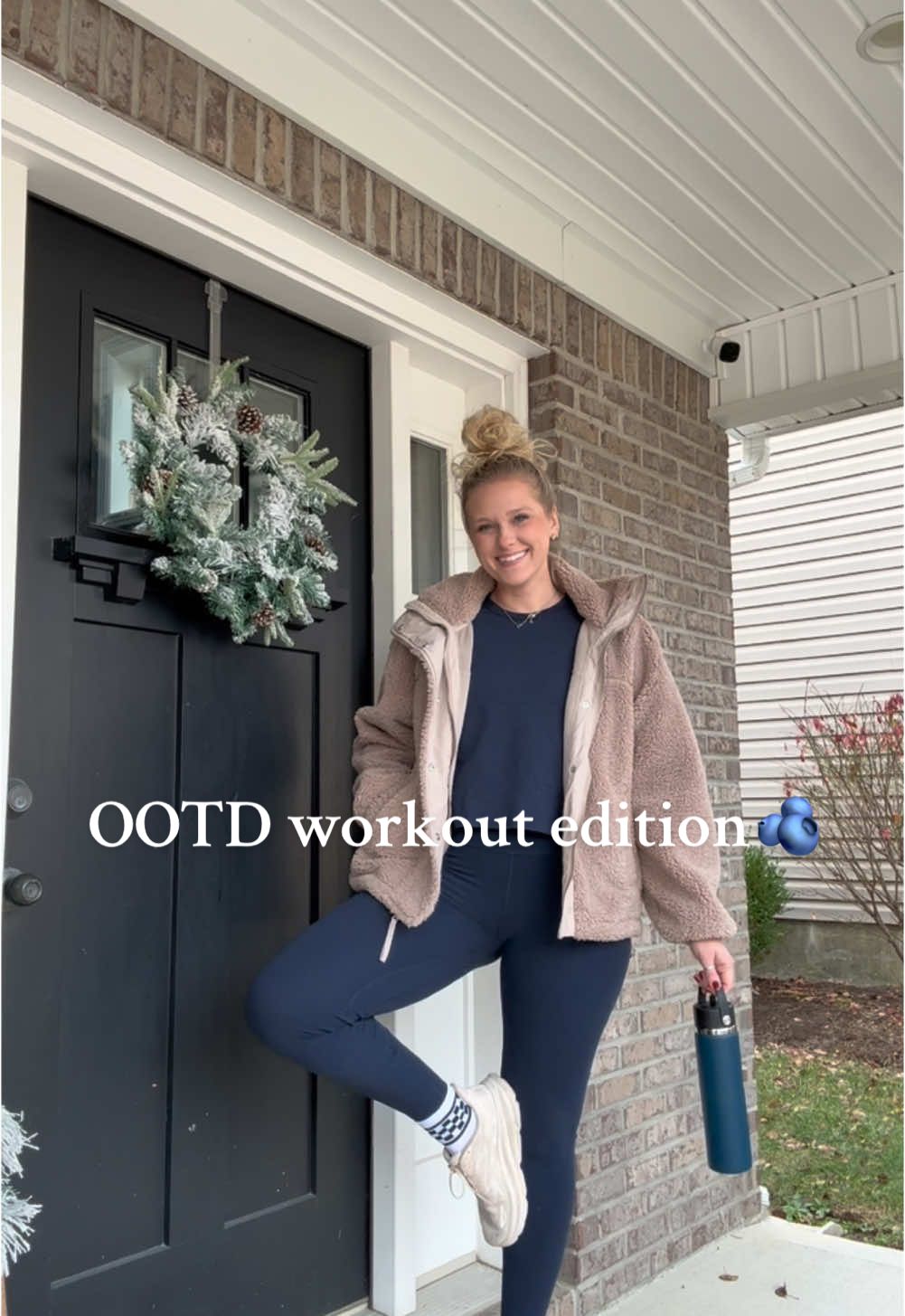 of course my waterbottle has to match my outfit🫐💁🏼‍♀️ @lululemon @HOKA @hydroflask  #OOTD #ootdfashion #inspooutfit #workout #workoutmotivation #blueberry #creatorsearchinsights