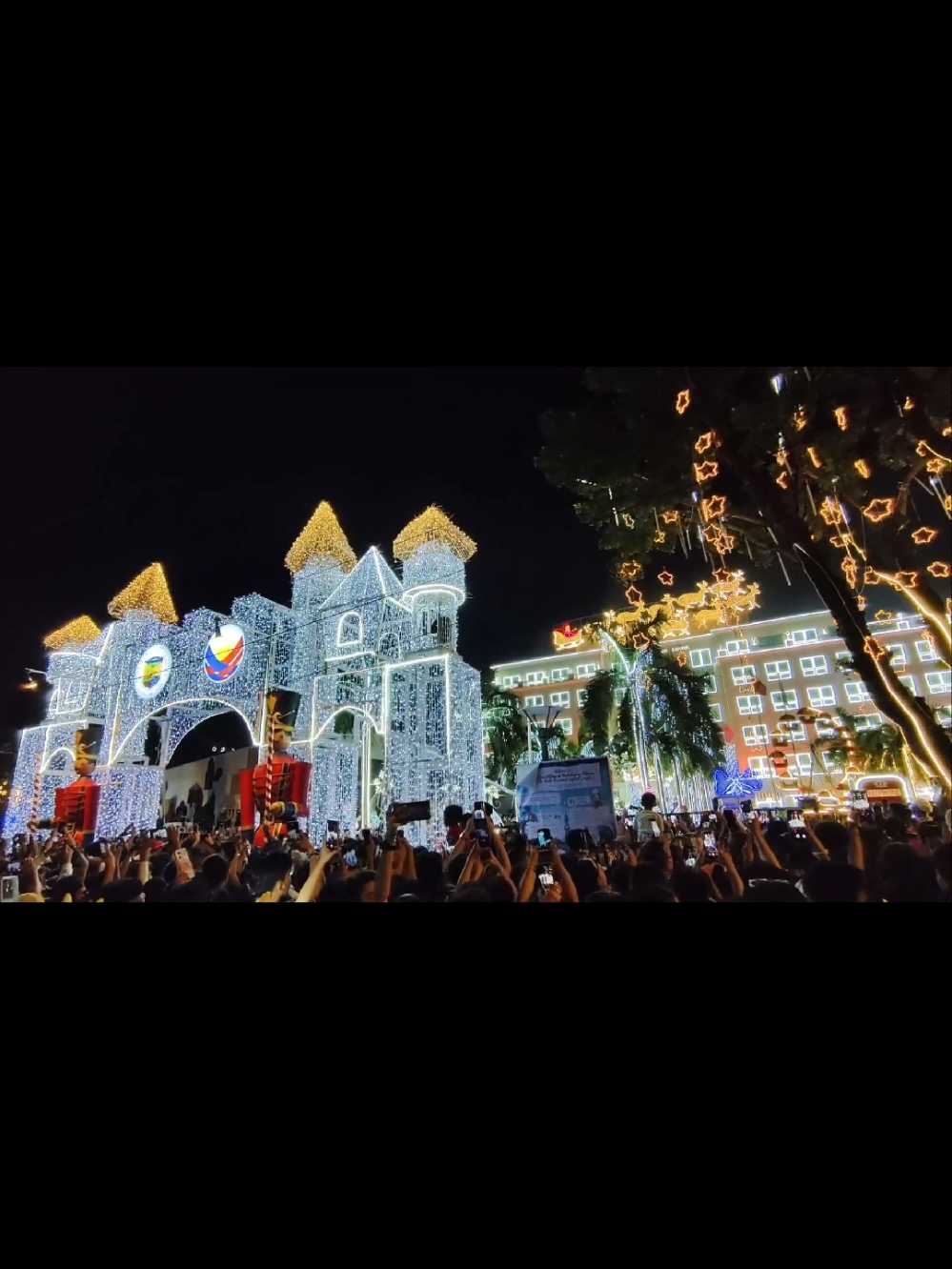 ILOLO PROVINCIAL CAPITOL GROUNDS CHRISTMAS LIGHTING 2024 #roadridersblog  #philippinemotorcycletourism  #Fireworksdisplayiloilocapitol  #iloilo  #iloilocity 