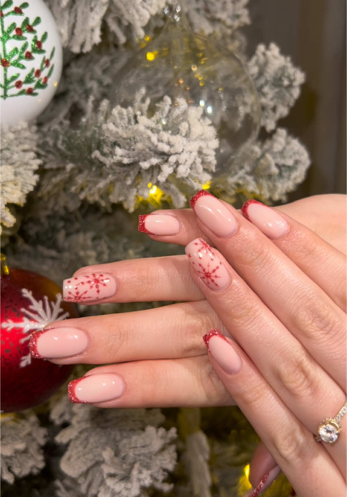 Christmas nails ❄️🎄❤️ #say_it_with_colour_ #nails #gel #gelmanicure #nailart #nailtutorial #nailsoftiktok #nailsofinstagram #nailsoftheday #goviral #viral #fyp #northlondon #unitedkingdom #shqiptaretneperbote🇦🇱🌍 #victoriavynn #nailtech #nailtechcheck #london #vajzatshqiptare #nailsonfleek #reflectivenails #reflectivegelpolish #snowflakes #red #french 