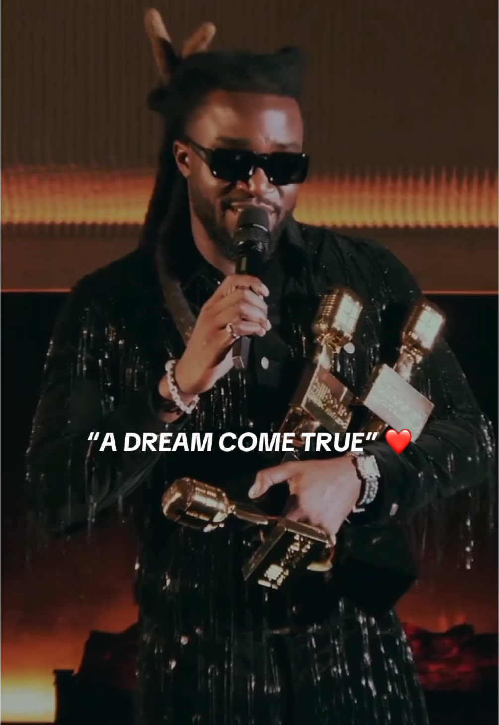 a dream come true for the DMV 💭 Congratulations @BOOZEY on his wins from the Billboard Music Awards 🏆  • Top Song Sales Artist • Top Selling Song - A Bar Song (Tipsy) • Top Country Song - A Bar Song (Tipsy)  (🎥 via BBMAs)  #Billboard #Billboardmusicawards #BBMAS #Shaboozey 