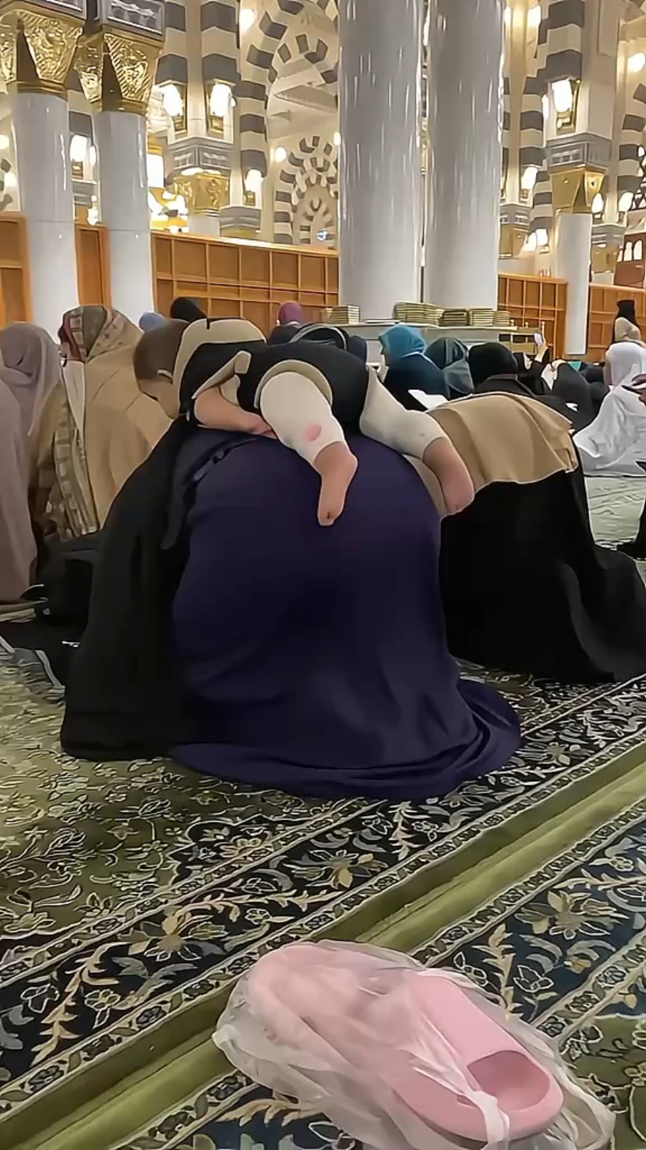 Mashallah mashallah #mashallah #socutebaby #socutie #viralvideo #makkah #makkahmadinah🕋 #unfrezzmyaccount #viraltiktok #islamicvideos  #foryoupage #makkah 