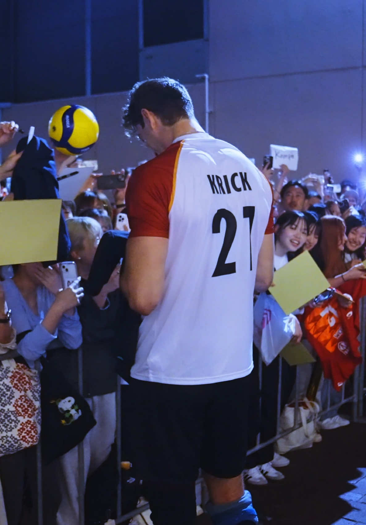 always there for the fans #volleyball #fyp #haikyuu #tall #height #short