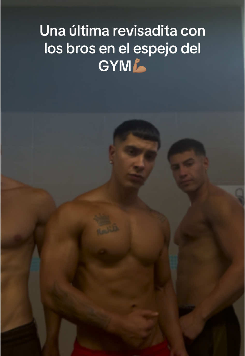 Pump check💪🏽🥵 . @Nicolás León 🦁  @chris_leonn  #gym  #trillizos  #chilenos  #cariñosos  #parati  #viral #trillizosdetiktok 