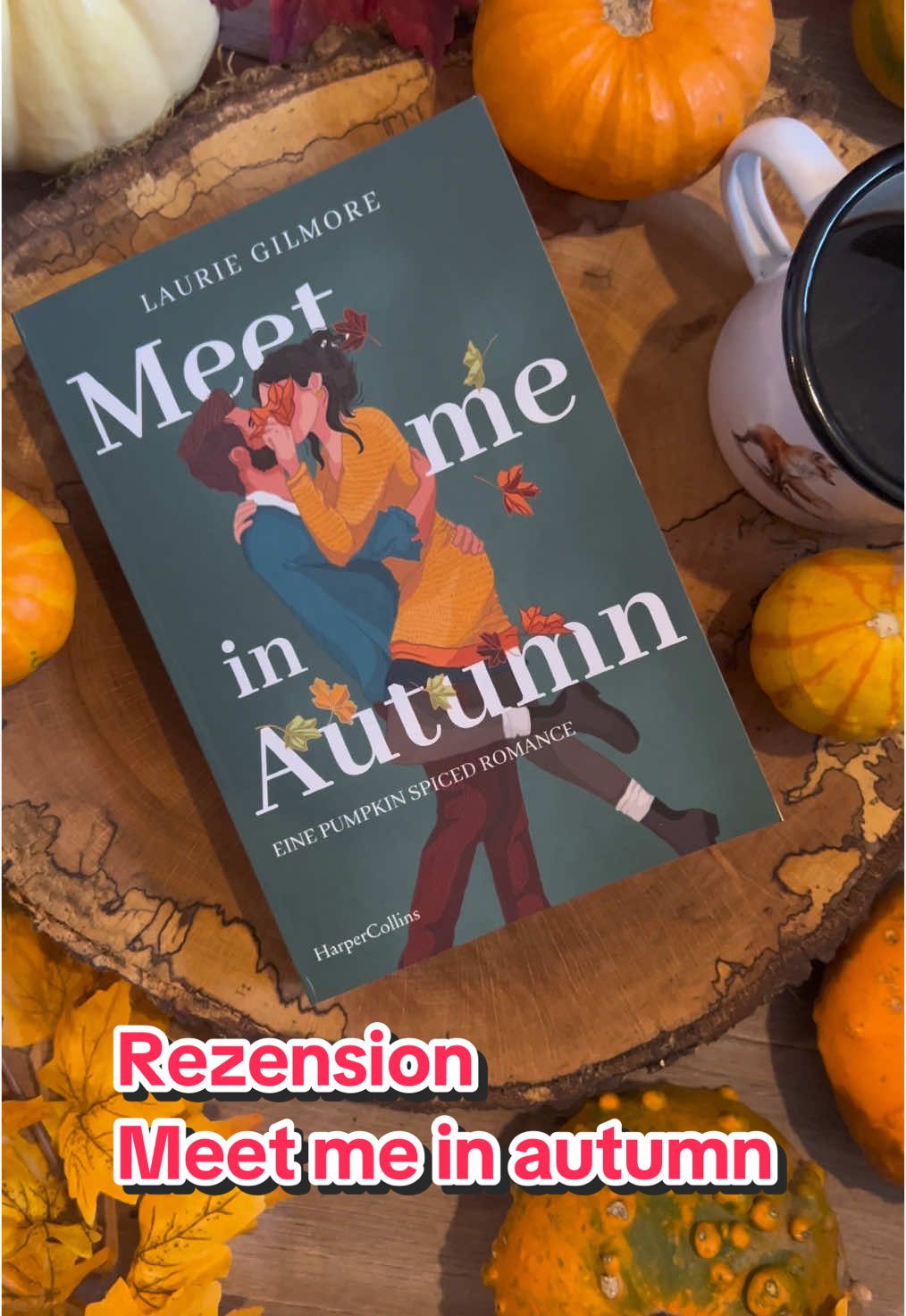 Rezension zu Meet me in Autumn von Laurie Gilmore 🍁☕️ #BookTok #booktokgermany #germanbooktok #booktokdeutschland #buchhändlerlife #buchhändlerin #bücher #books #bücherliebe #booklover #fyp #rezension#buchrezension #bookreview #meetmeinautumn #pumpkinspicecafe #thepumpkinspicecafe #lauriegilmore #cosyreading 