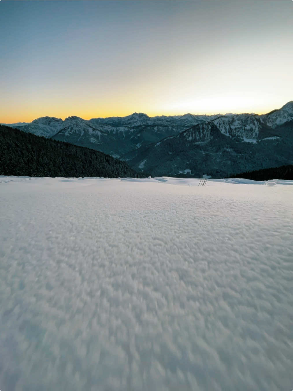 the best feeling🏞️ #nature #real #dream #views #free #fyp #viral #sunset #summervibes #sonnenuntergang #Summer #warmersommer #hike #alps #mountains #scenery #mountain #explore #gorpcore #Hiking 