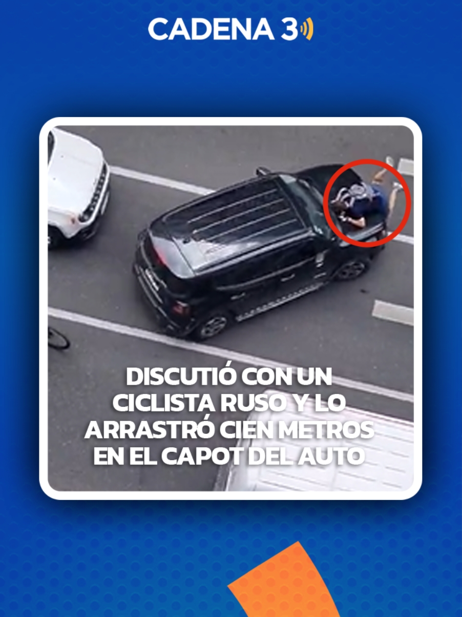 Arrastró a un ciclista 100 metros en el capot de su auto 🚨 Un ciclista de nacionalidad rusa, de 45 años, sufrió lesiones al ser atropellado por una camioneta mientras circulaba en el barrio porteño de Belgrano 🗺️    El hecho ocurrió este viernes al mediodía y rápidamente personal de la Comisaría Vecinal 13A se trasladó hasta la intersección de Olazábal y avenida del Libertador luego de que la bicicleta fuera colisionada por una camioneta Jeep Renegade que intentaba estacionar en una dársena 🚴 El damnificado sufrió un golpe en el codo derecho y se acercó a recriminarle a la mujer que manejaba la camioneta, la cual inició su marcha llevándose enganchada a la bicicleta en la parte trasera, arrastrándola por unos diez metros ⚠️ Cuando la camioneta se detuvo, el hombre se paró delante del vehículo y la conductora reinició su marcha por avenida del Libertador, pero esta vez llevándose al ciudadano ruso sobre el capot de la camioneta unos cien metros, hasta que detuvo su marcha de forma definitiva ❗ Al lugar arribó el SAME que asistió al hombre, sin necesidad de derivación, en tanto que la conductora fue imputada por lesiones por la Unidad de Flagrancia Norte 📲 #fyp #ciclista #roadrage #buenosaires 