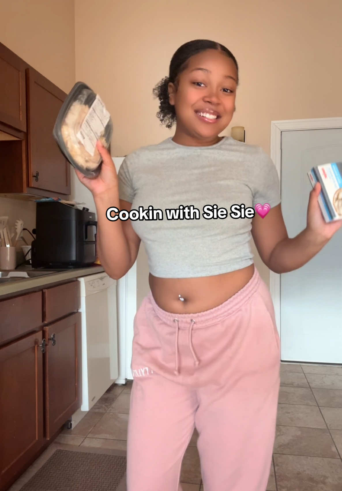 Cooking with Sie Sie🤭🤭 #fypシ #cookingwithkya #skit #bf #gf 