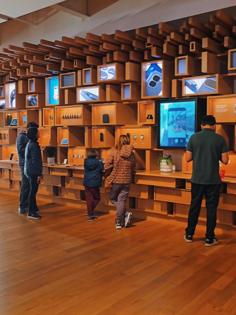 👉🏼 We visited this cool and huge Google store at the Google visitor experience in Silicone Valley, California. This complex is very large, it has a great cafe and lots of public artwork around the complex. You can also grab a Google bike to ride around and explore. It was a pretty cool experience! . 📍 Find it here: https://maps.app.goo.gl/nopmUNm1ZuNCfsJMA  . #Travel #travelvlog #travelfamily #nomadicfamily #familiaviajera #nomads #Vacation #travelers #Cali #californialove #californiaadventure #californiadreaming #californiaroadtrip #californialiving #californialife #californiatrip #California #siliconvalley #google #GoogleVisitorExperience #Googlestore 