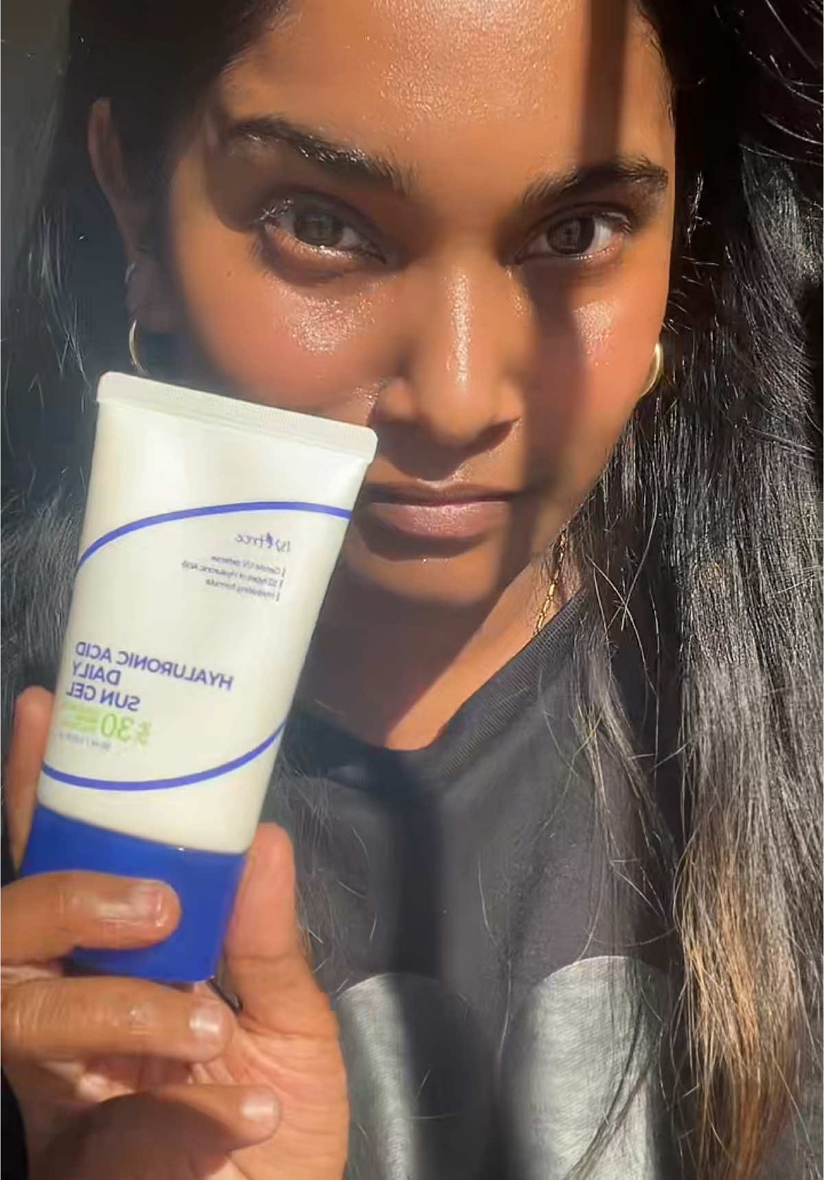 Trying @isntree sunscreen  #skincare #isntree #isntreeGL #isntreedailysungel #kbeauty #koreanskincare #sunscreen #waterysungel #eyeburnsunscreen