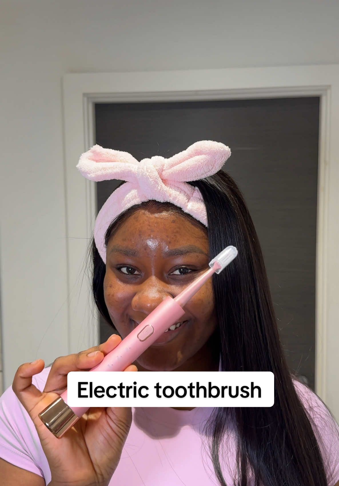 Electric toothbrush with interchangeable heads  #toothbrush #electrictoothbrush #tiktokmademebuyit 