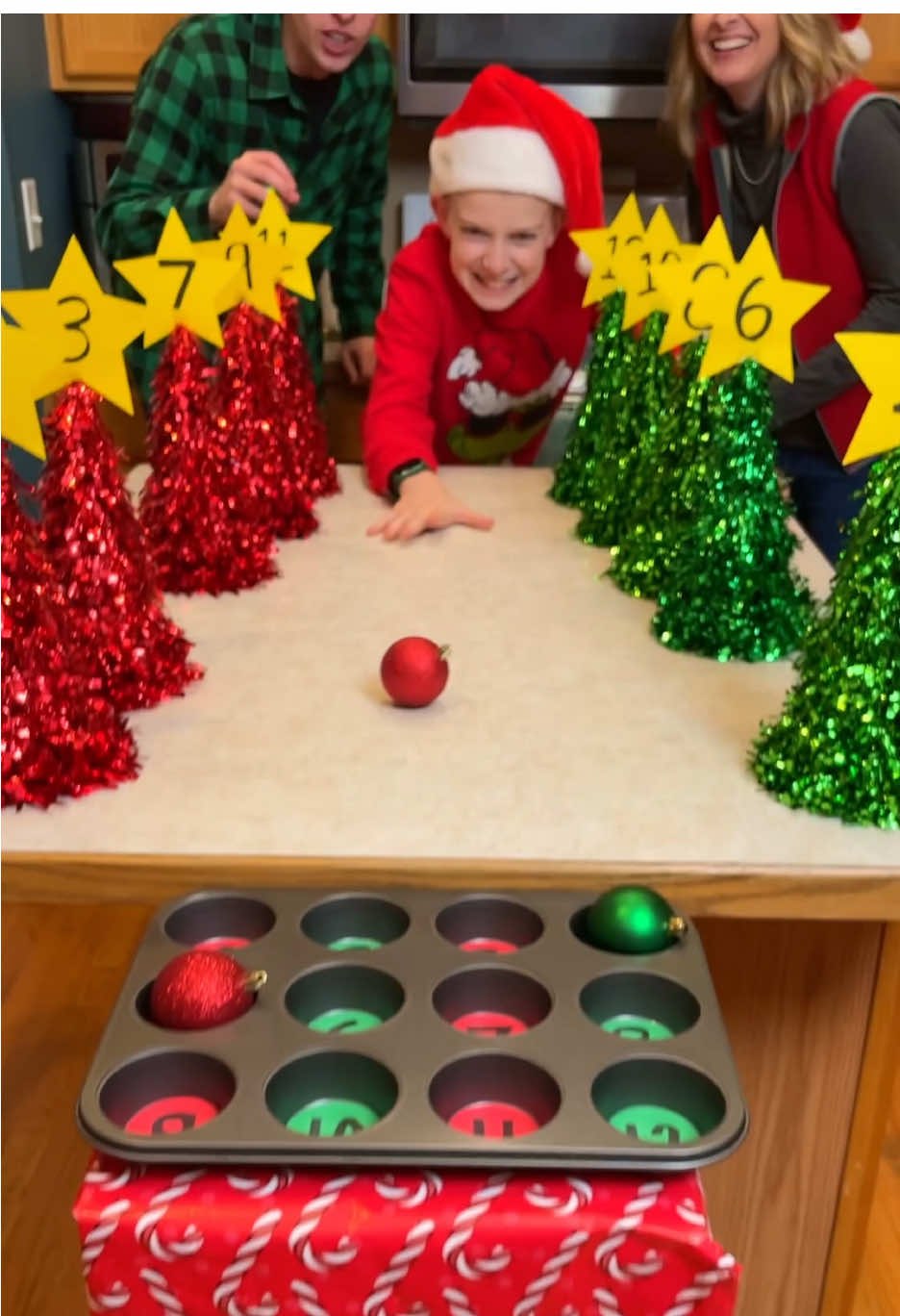 The Muffin Pan Christmas Game 🎄 #familygame #christmas #partygame #dad #mom #holiday #family #DIY 