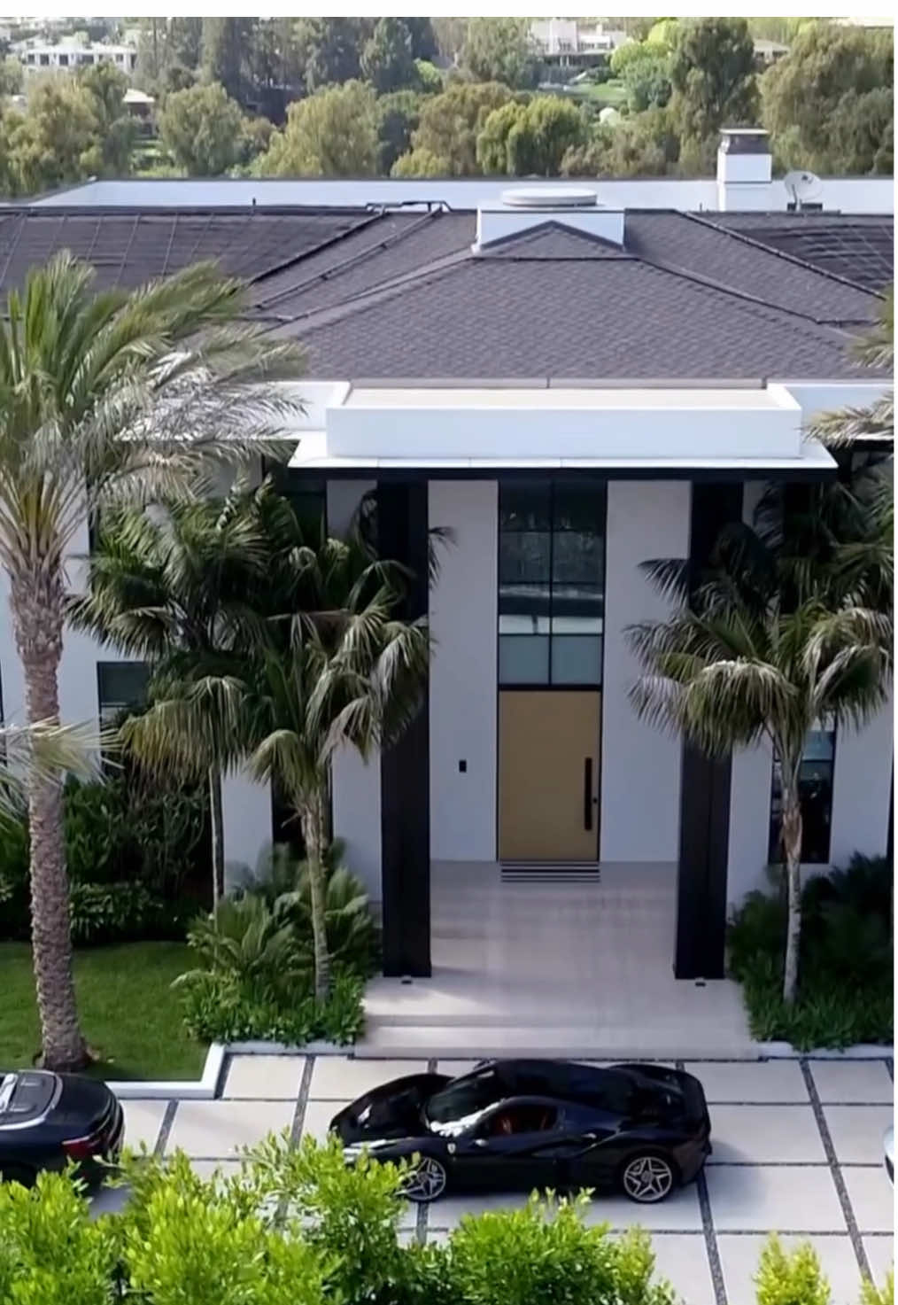 contemporary estate in Santa Monica be like 😳 #luxurylife #luxuryhouse #dreamhouse #house #foryou #fyp #viral #viralvideo  (🔗 IG: @santiagoarana)