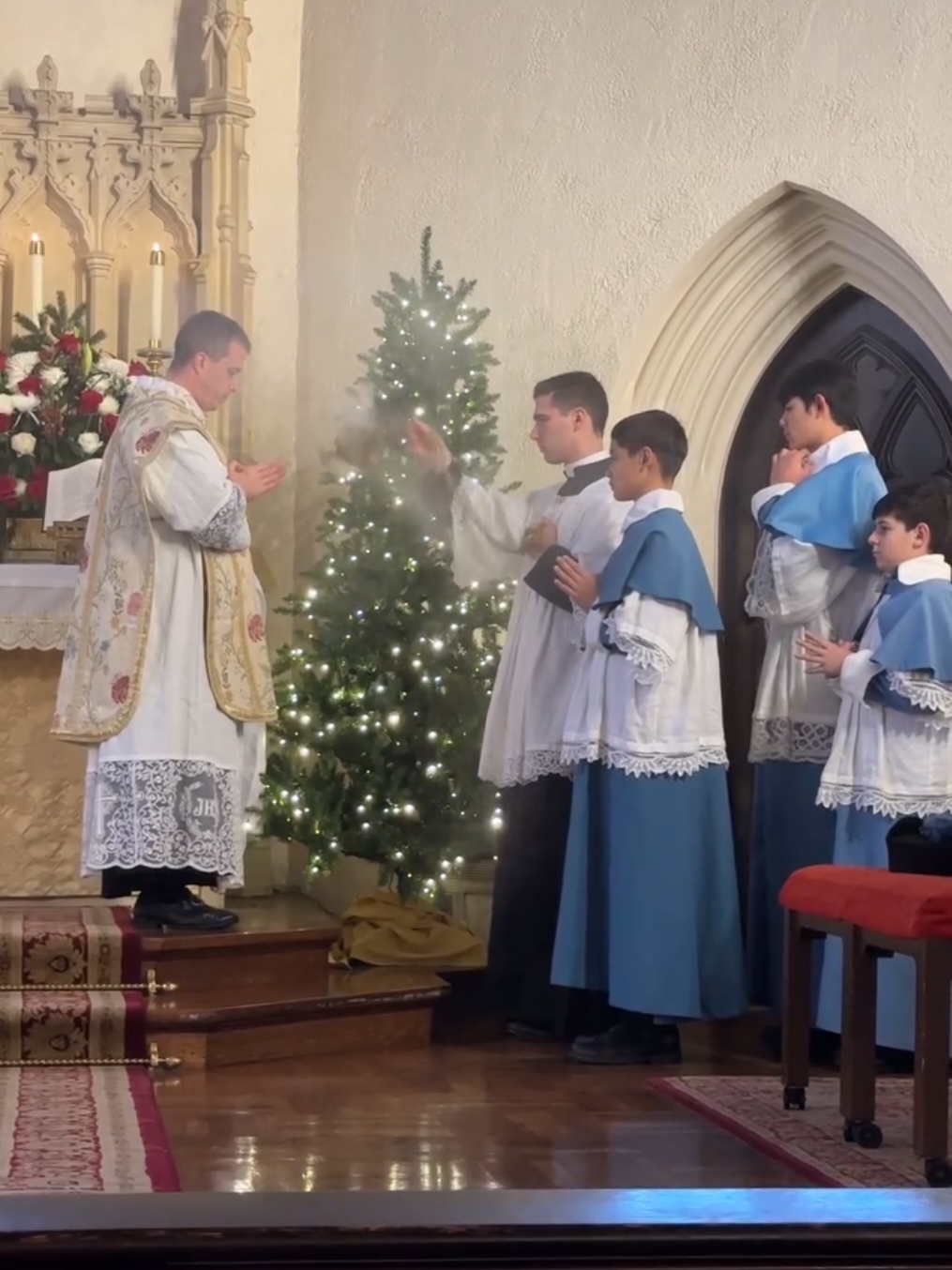 #catholic #christian #catholicchurch #catolicos #catolicismo #catholicism #cristianismo #igrejacatolica #faith #tradicion #tradition #explore #viral #parati #misa #mass #latinmass #traditional #fyp 