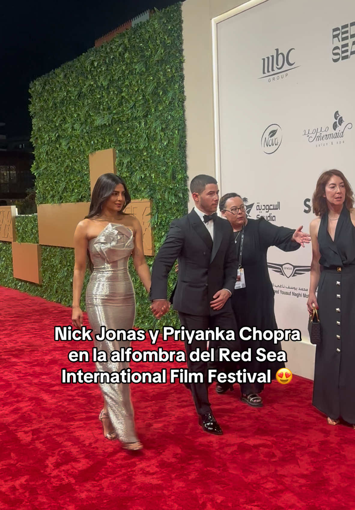 Nick Jonas y Priyanka Chopra en la alfombra roja del Festival del Cine Internacional del Mar Rojo.😍🔥 CC: @selenajinah #priyankachopra #priyanka #priyankachoprajonas #priyankachoprafp #chopra #nick #nickjonas #nickjonasedit #nickjonas_priyanka #nickjonasvibes #jonas #jonasbrothers #jonasbrothersconcert #jonasbrotherstour #jonasbrothersfan #redsea #redseafilmfestival #redseaff #redseafilmfestival2024 #redseaff24 