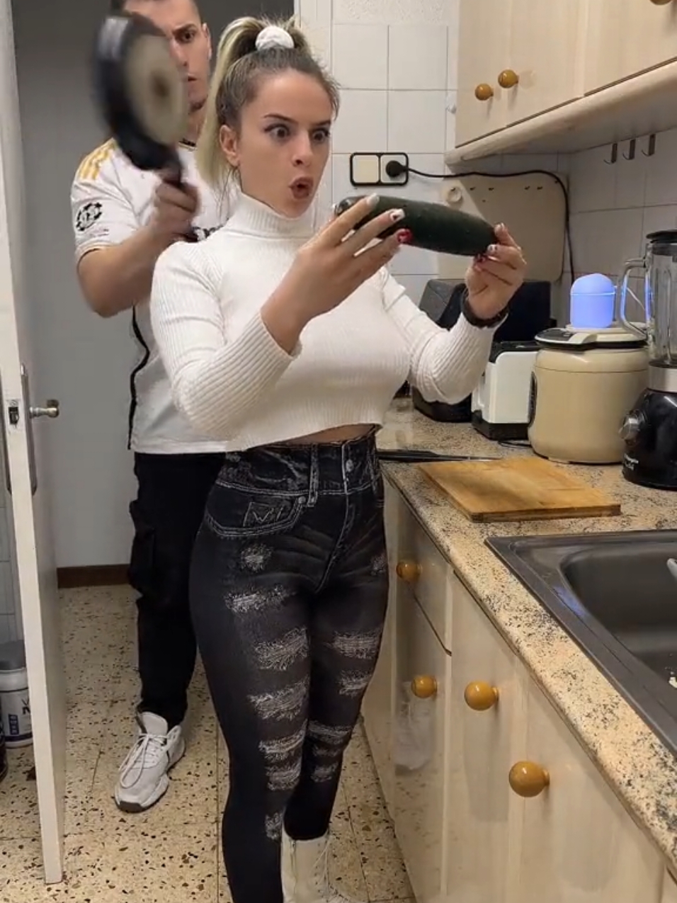 #komedi #funnyvideos #funny  #tiktoktürkiye #tiktok #hahaha #tiktokvideoları #funnyvideo #enkomikvideolar #komikvidyolar #Love #funnymoments #trending #foryou #capcut  #humor 