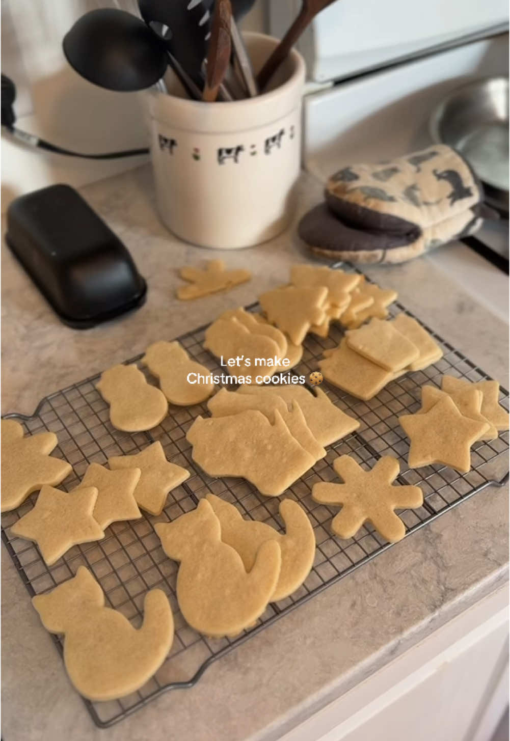 I spy a broken cookie that must be eaten 👀 Going to decorate these tomorrow!!!  #christmascookies 