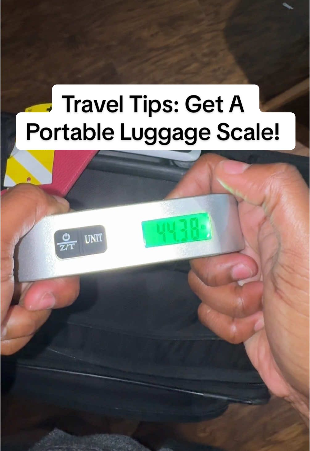 This is a MUST HAVE if you have a trip coming up soon! #luggagescale #solotravel #airporthack #travelhack #traveltok #holidayhaul #travelmusthaves #traveltips 