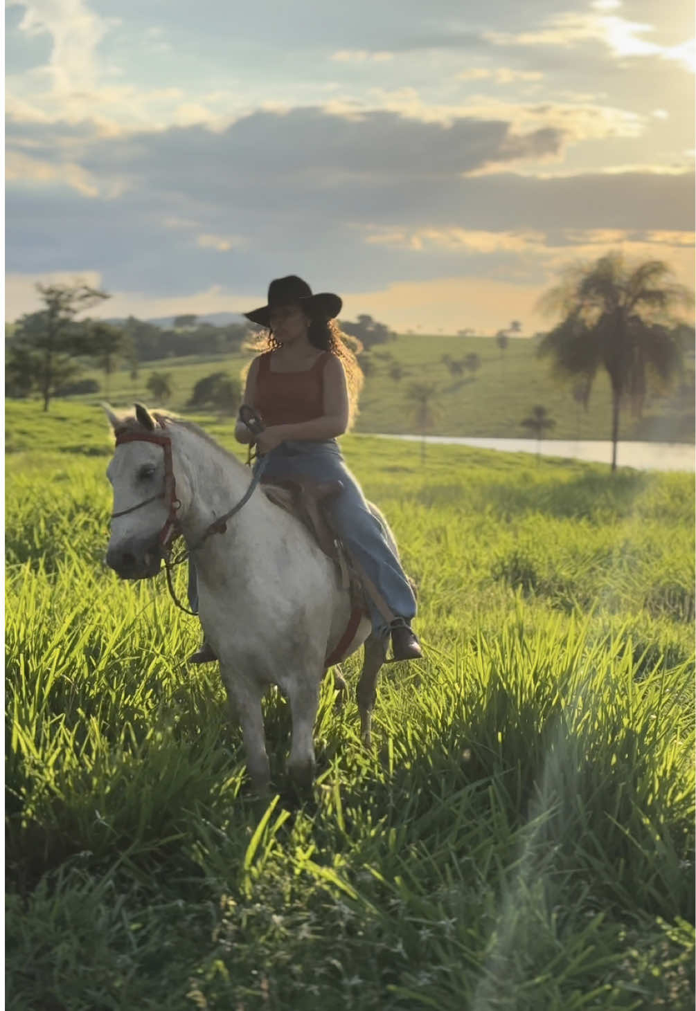 …Agora vivo um sonho🎶🌾👩‍🌾❤️ #foryou #agrogirl #fyp #paulafernandes #modaosertanejo #roçacaipira #sertanejoraiz #VidaNoCampo #cowgirl #fazenda #