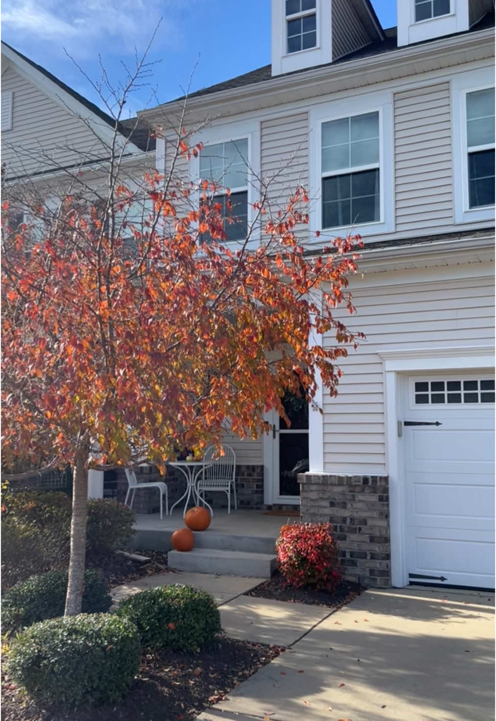 NEW Listing | 8601 Fielding Circle, Toano, VA 23168 | 4 BD | 3.5 BA | 3052 SF | $470,000 | This beautiful townhome features 3 levels of living space and a community with tons of amenities 🏡 ##realtor##realestate##realty##realestateagent##hamptonroads##justlisted##housetour##homeforsale##buyingahouse##walkthrough##forsale##houseforsale##townhouse