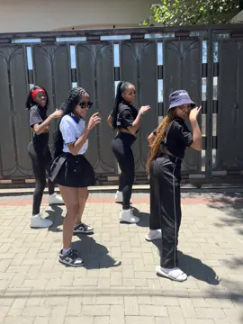 😹❤️ They taught me the dance @tsgalaxyfccheerleaders #queencesskganya 