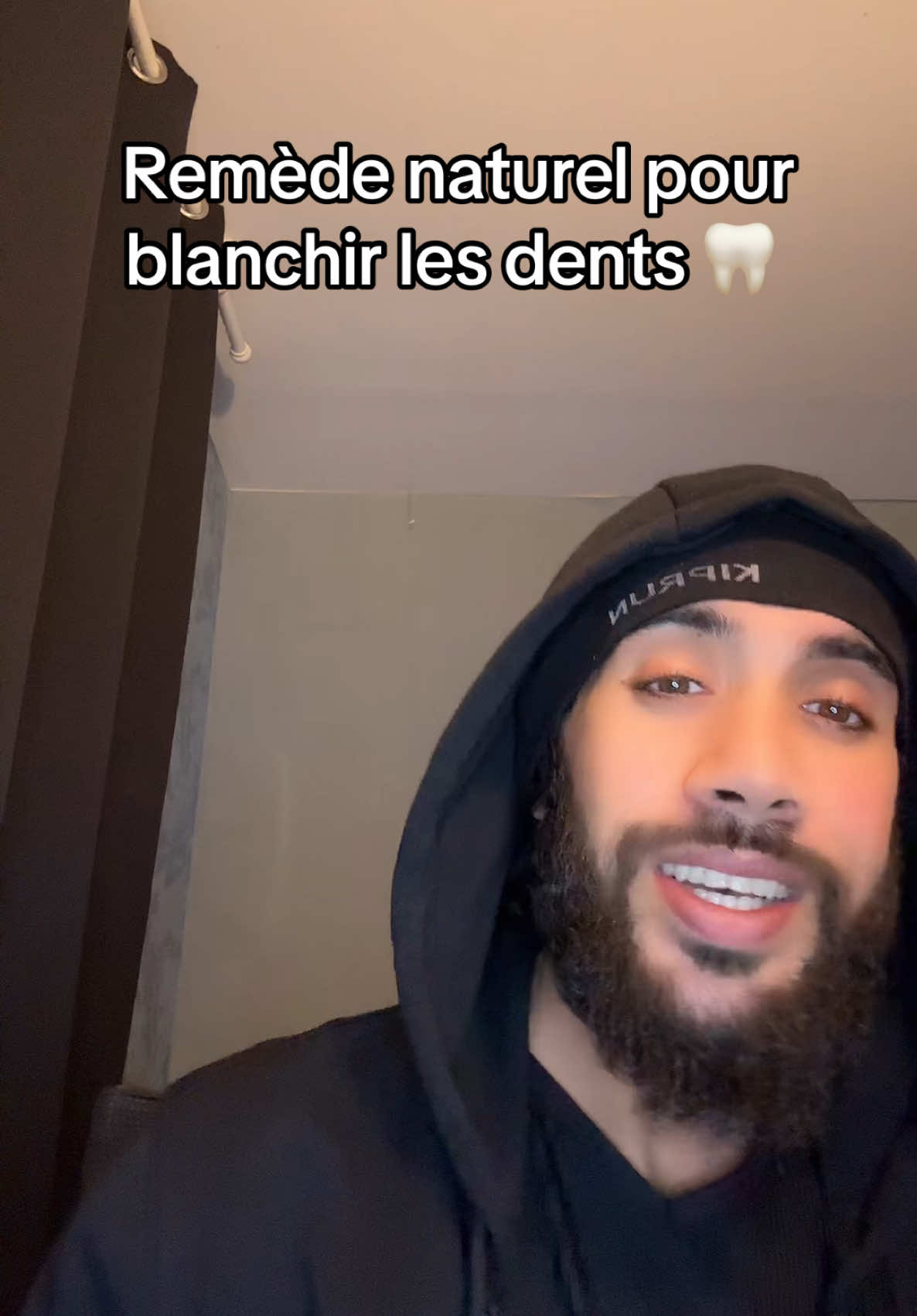 Un remède naturel pour blanchir ✨ les dents 🦷 en seulement quelques minutes #remede #naturel #sante #dentblanche #blanchimentdentaire #bienfaits #medecinenaturelle #astuce #recette #dentiste 