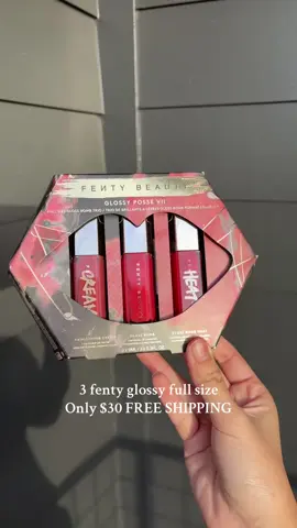 Get your fenty beauty holiday glossy posse set only $30 right now 💋 #fentybeauty #glossyposse #TikTokShopHolidayHaul #fentyglossbomb #rihanna 