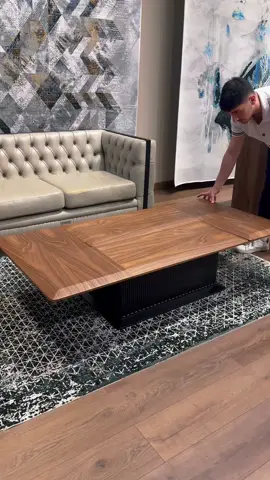 Centro de mesa deslizable con compartimento oculto, con un diseño versátil para eventos especiales. Haz que cada momento sea inolvidable