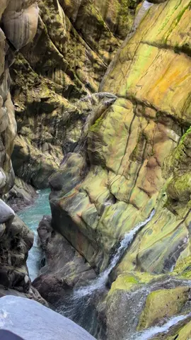 Moola chotok waterfall🫶❤️ #baloch #balochistan #nushki #ahmedwal #chagai #kharan #washuk #nimruz #zahedan #chabahar #desertlife #mountainsview #explorepage #exploringnature #adventurelover #motherland #mybalochistan #nushki_the_city_of_golden_deserts #foryou #زندگدارریں بلوچستان