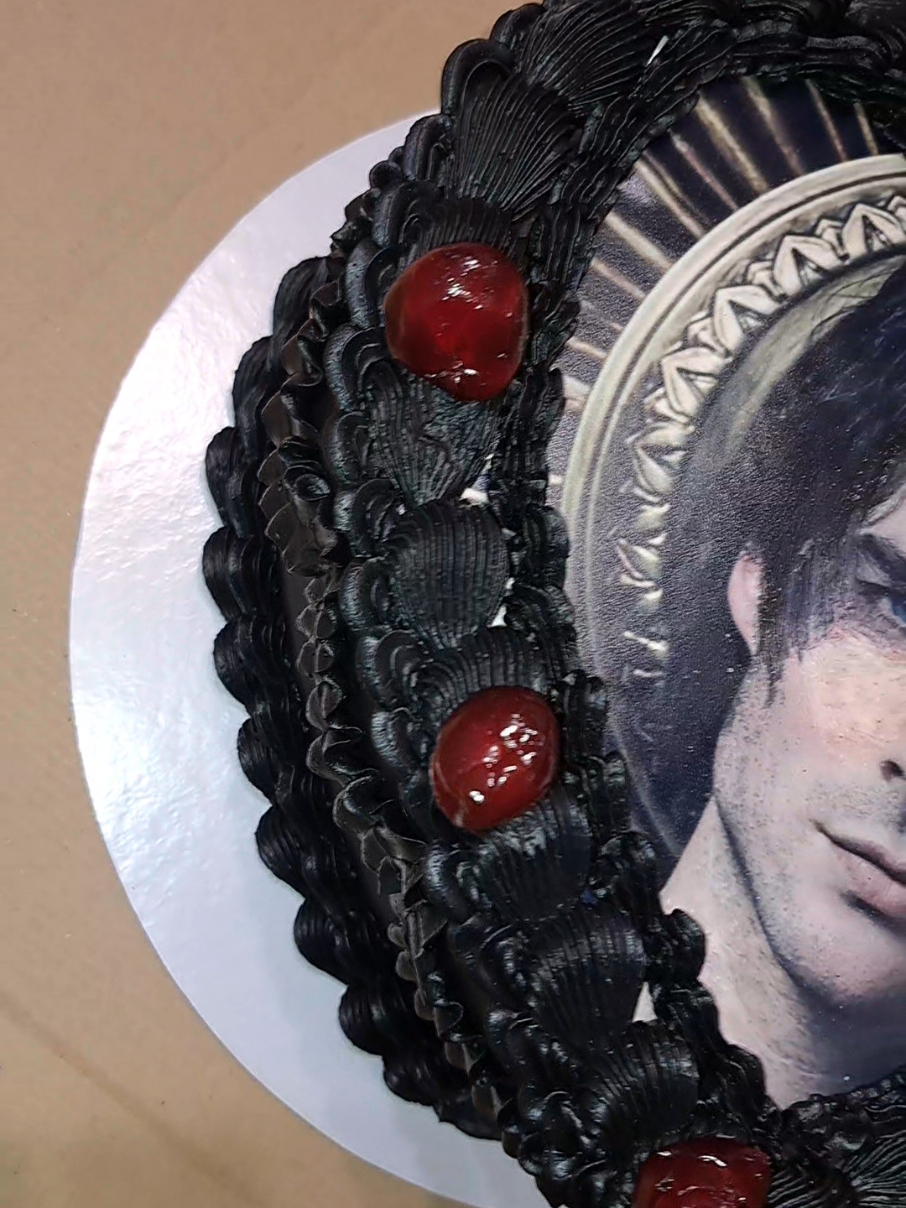 Pogodite temu rodjendana?🎂 #damonsalvetore  #tvd #damoncake Torta by @Mon Mignon 