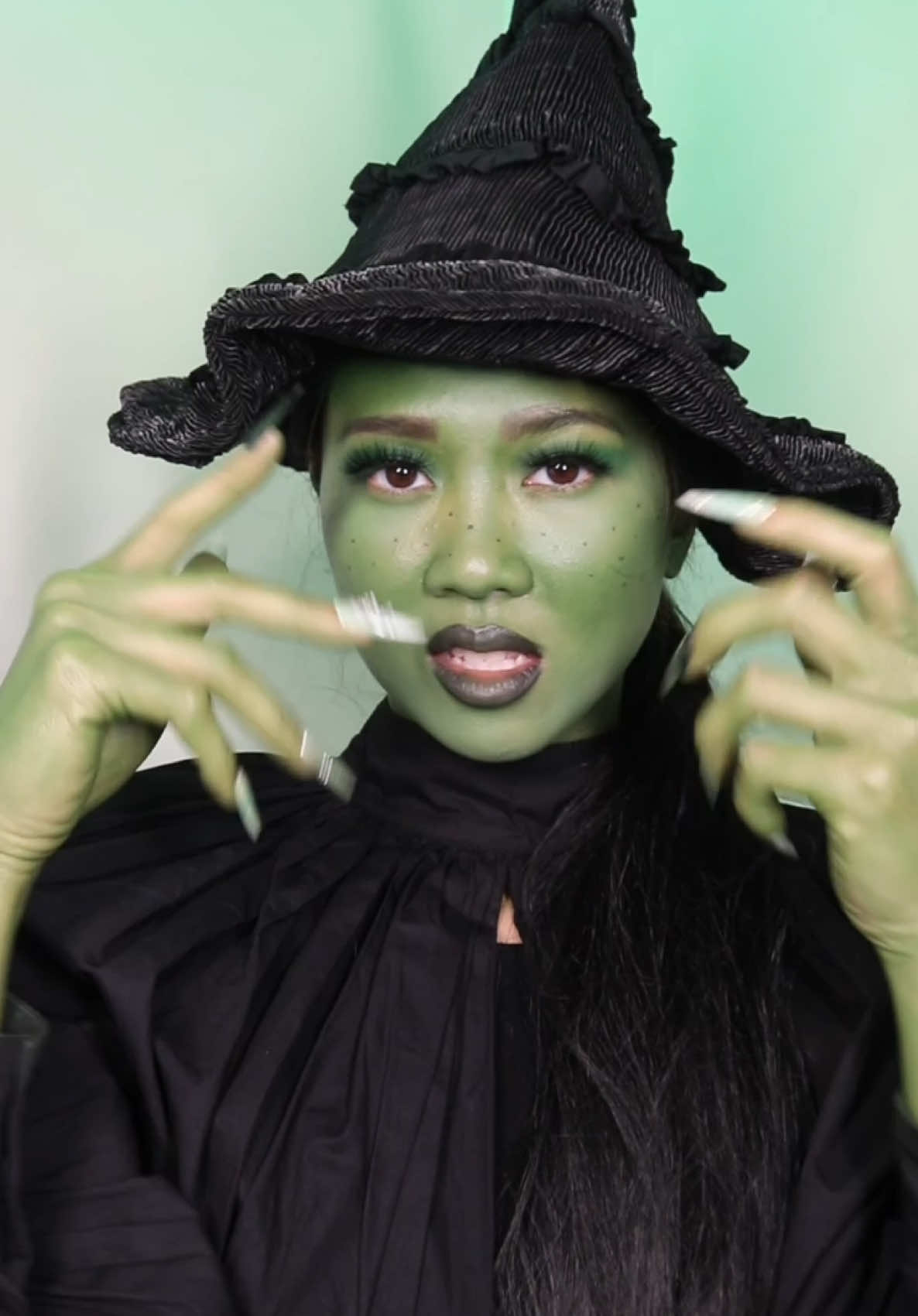 Elphaba or Glinda or…. THE WHIZ?